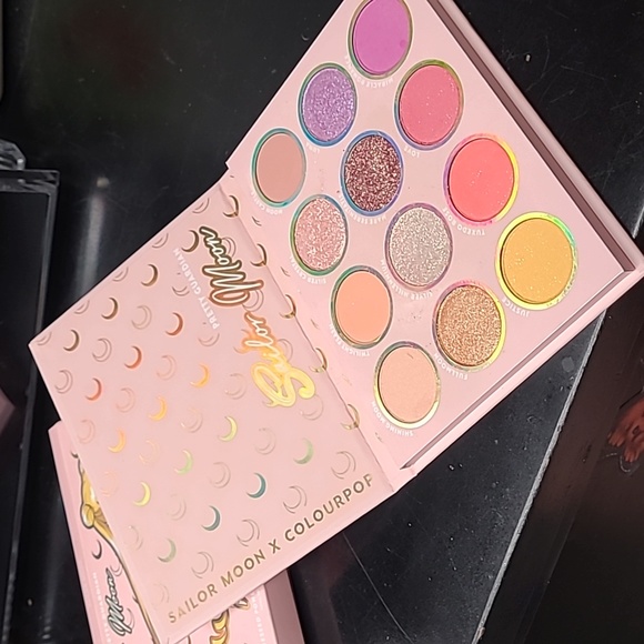 Colourpop x Sailor Moon eyeshadow face palette - Picture 4 of 13